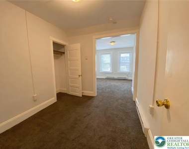 429 E 4th Street - Photo Thumbnail 12