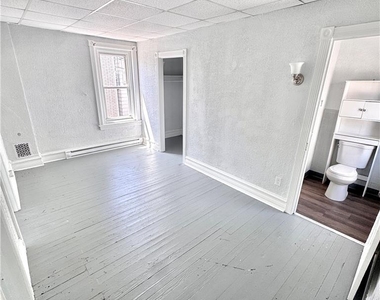 635 W Green Street - Photo Thumbnail 5