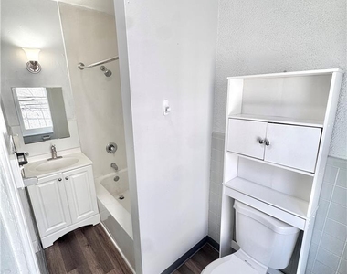 635 W Green Street - Photo Thumbnail 7