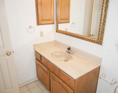 1808 Gurss Place - Photo Thumbnail 9