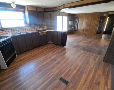 905 Ne Camp Street - Photo Thumbnail 4
