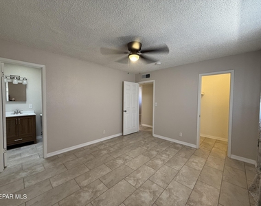 955 Versailles Drive - Photo Thumbnail 32