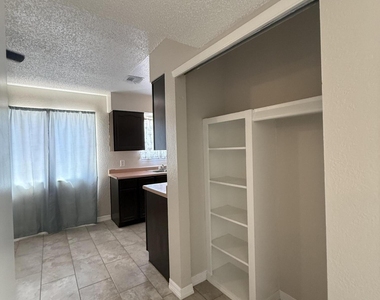 955 Versailles Drive - Photo Thumbnail 11