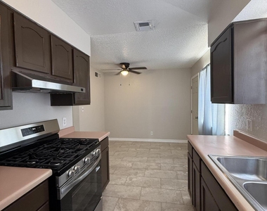 955 Versailles Drive - Photo Thumbnail 18