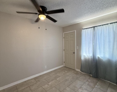 955 Versailles Drive - Photo Thumbnail 12