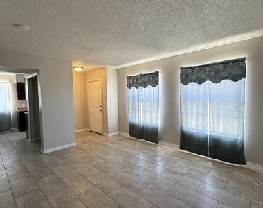 955 Versailles Drive - Photo Thumbnail 41