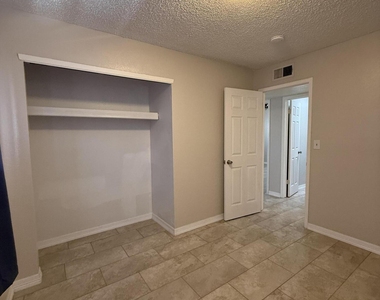 955 Versailles Drive - Photo Thumbnail 21