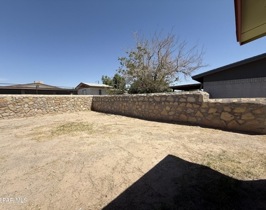 955 Versailles Drive - Photo Thumbnail 45