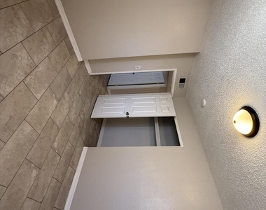 955 Versailles Drive - Photo Thumbnail 29