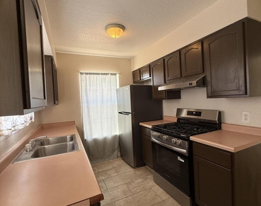 955 Versailles Drive - Photo Thumbnail 14