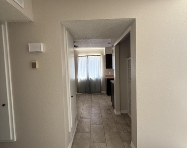 955 Versailles Drive - Photo Thumbnail 9