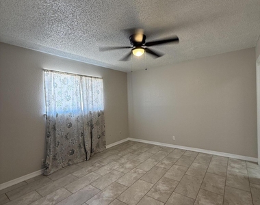 955 Versailles Drive - Photo Thumbnail 30