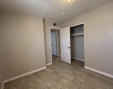 955 Versailles Drive - Photo Thumbnail 28