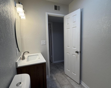955 Versailles Drive - Photo Thumbnail 24