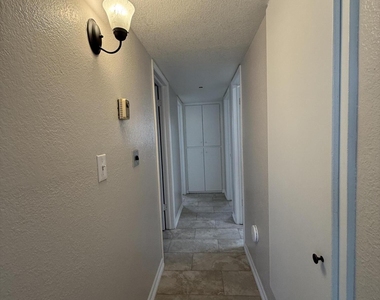 955 Versailles Drive - Photo Thumbnail 37