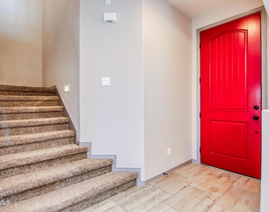 7545 Wolf Creek Drive - Photo Thumbnail 2