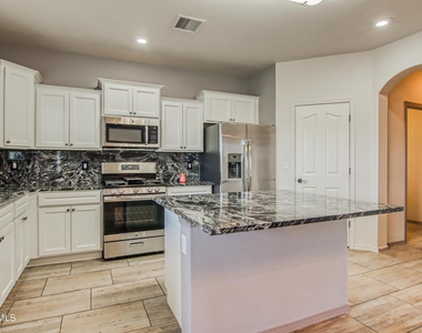 7545 Wolf Creek Drive - Photo Thumbnail 9