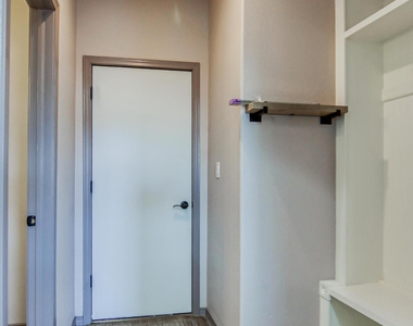 7545 Wolf Creek Drive - Photo Thumbnail 18