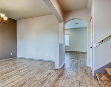 7545 Wolf Creek Drive - Photo Thumbnail 4