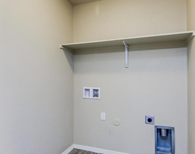 7545 Wolf Creek Drive - Photo Thumbnail 21