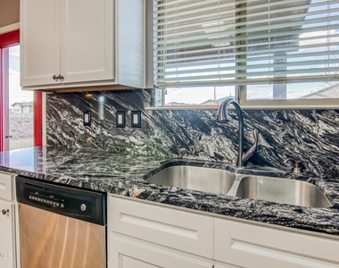 7545 Wolf Creek Drive - Photo Thumbnail 12