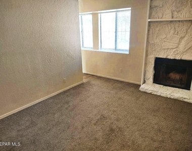 8520 Saratoga Drive - Photo Thumbnail 11