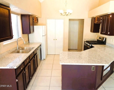 8520 Saratoga Drive - Photo Thumbnail 8