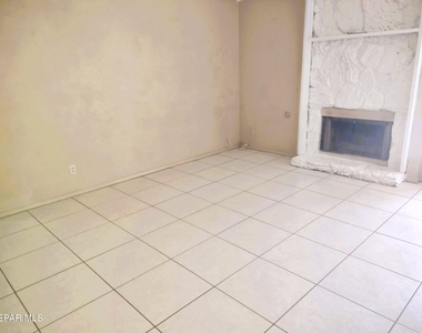 8520 Saratoga Drive - Photo Thumbnail 2