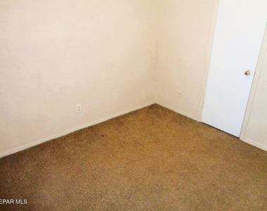 8520 Saratoga Drive - Photo Thumbnail 15