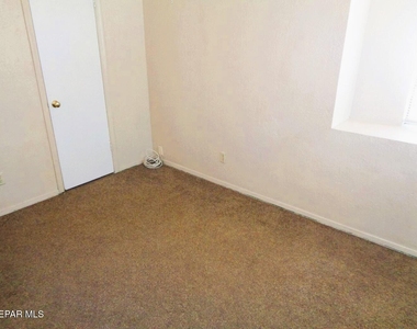 8520 Saratoga Drive - Photo Thumbnail 18