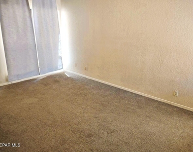 8520 Saratoga Drive - Photo Thumbnail 12
