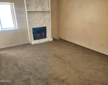 8520 Saratoga Drive - Photo Thumbnail 10