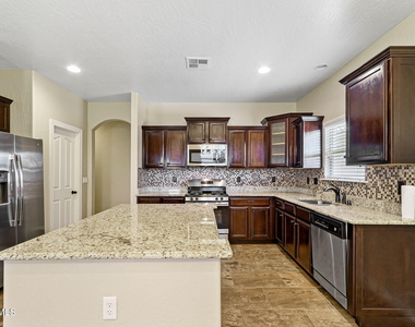405 Saltford Place - Photo Thumbnail 8