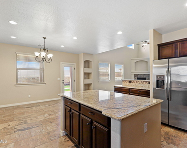 405 Saltford Place - Photo Thumbnail 10