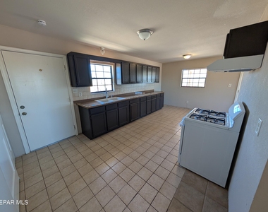 13918 Wild Flower Drive - Photo Thumbnail 7