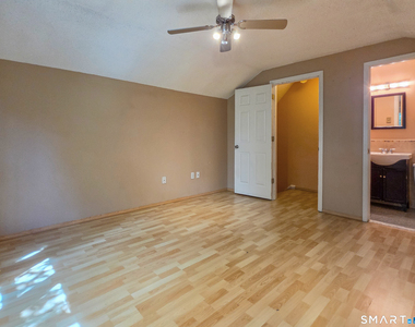 36 Wellington Drive - Photo Thumbnail 15