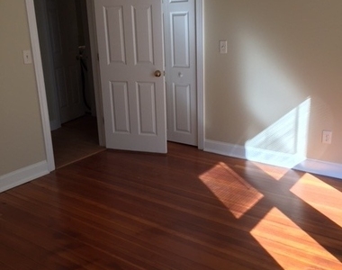 46 Oakland Street - Photo Thumbnail 15