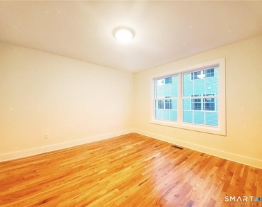 30 Ferris Avenue - Photo Thumbnail 2