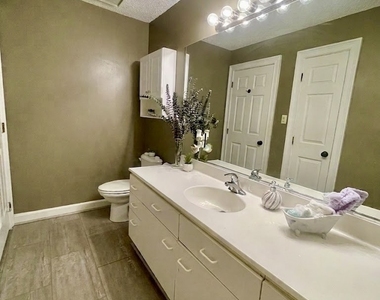 75 Redwood Drive - Photo Thumbnail 10