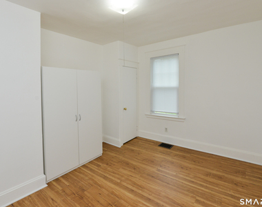 390 Clinton Street - Photo Thumbnail 10