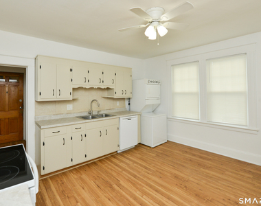 390 Clinton Street - Photo Thumbnail 2