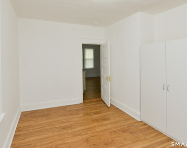 390 Clinton Street - Photo Thumbnail 12