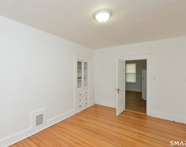 390 Clinton Street - Photo Thumbnail 8