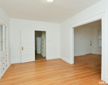 390 Clinton Street - Photo Thumbnail 4