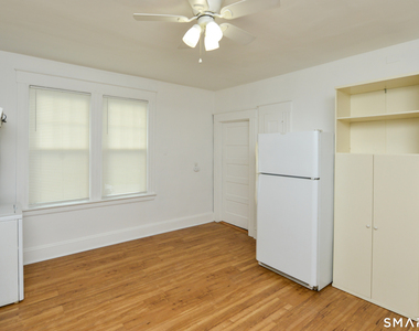 390 Clinton Street - Photo Thumbnail 3