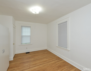 390 Clinton Street - Photo Thumbnail 9