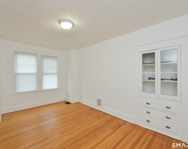 390 Clinton Street - Photo Thumbnail 5