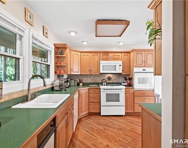 8 Genesee Lane - Photo Thumbnail 6