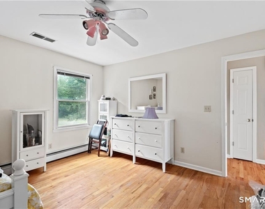 8 Genesee Lane - Photo Thumbnail 24