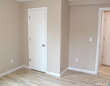 11 Glastonbury Avenue - Photo Thumbnail 3